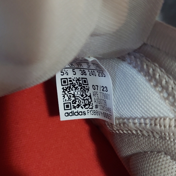 Adidas Trae Young 3 J wonder beige men size 5.5 - Picture 7 of 8